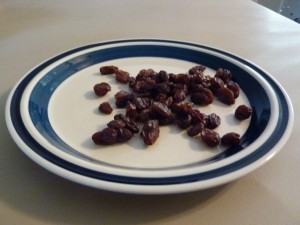 a plate of raisins